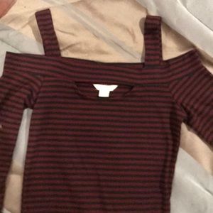 Cold shoulder tee